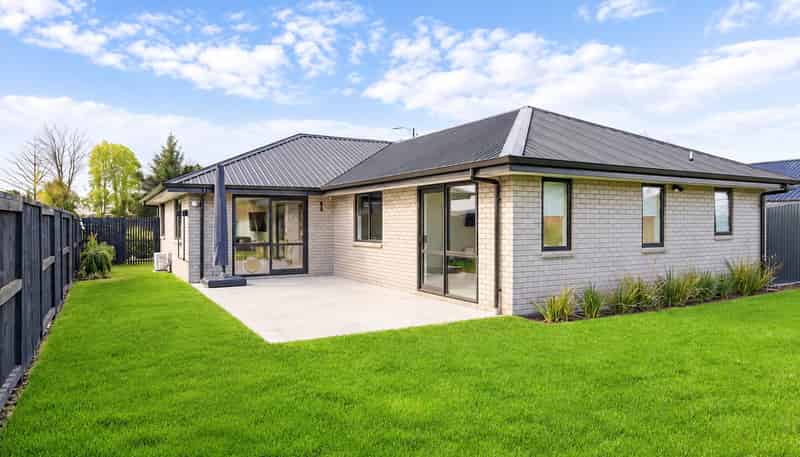 17 WHAKAHAUMAKO ROAD, Cambridge