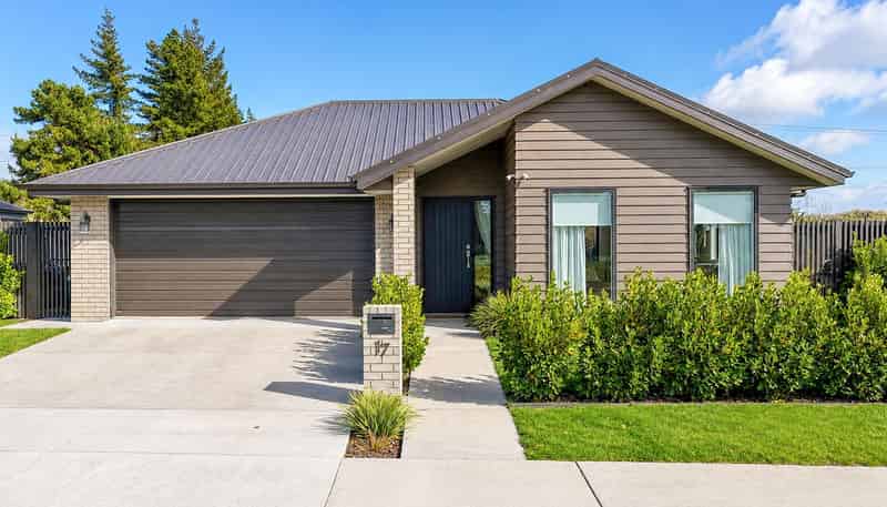 17 WHAKAHAUMAKO ROAD, Cambridge