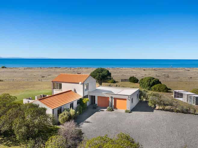 16 Hinepango Drive, Rarangi
