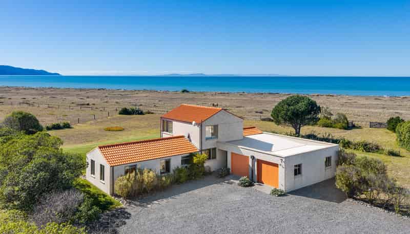 16 Hinepango Drive, Rarangi