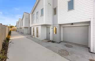 2/8 Rathgar Road, Henderson