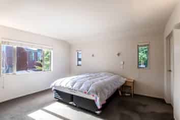 4A Pembroke Crescent, Glendowie