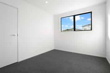 2/10 Shamrock Lane, Te Atatu Peninsula