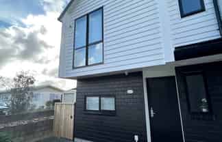2/10 Shamrock Lane, Te Atatu Peninsula