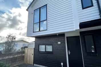 2/10 Shamrock Lane, Te Atatu Peninsula