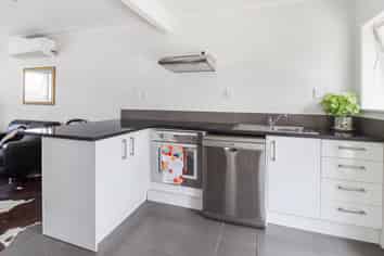 2/181 Buckland Road, Mangere