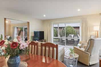 25 Autumn Place, Redwood