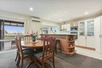 25 Autumn Place, Redwood