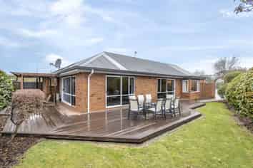 25 Autumn Place, Redwood