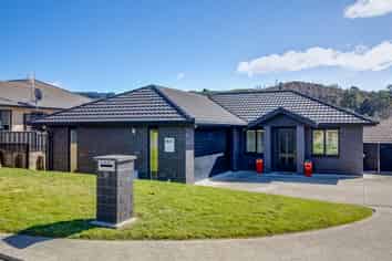 11 Greenstone Grove, Brown Owl
