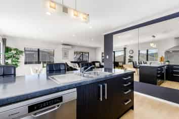 11 Greenstone Grove, Brown Owl
