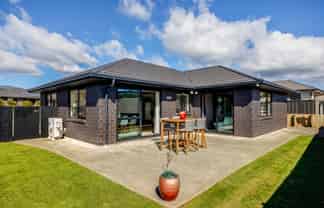 11 Greenstone Grove, Brown Owl