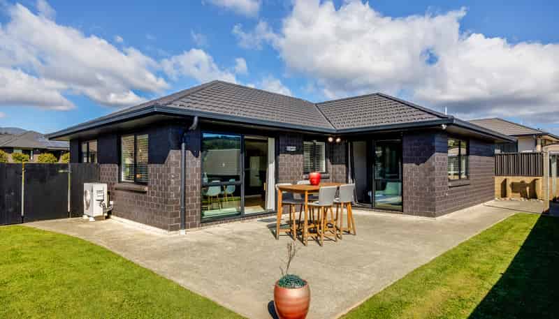11 Greenstone Grove, Brown Owl