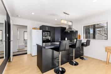 11 Greenstone Grove, Brown Owl