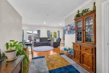 9 Wallace Crescent, Glenholme