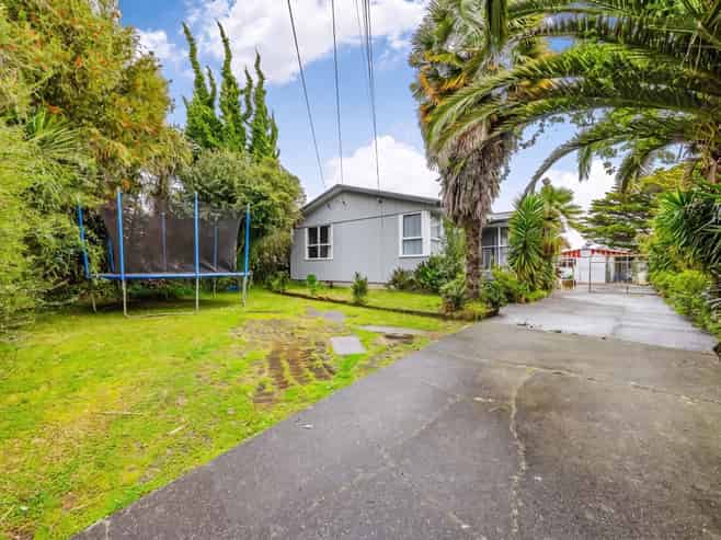25 Collett Road, Otara