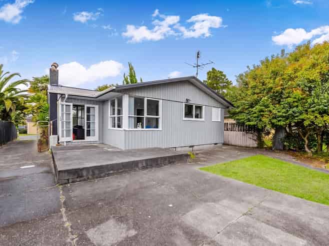 25 Collett Road, Otara
