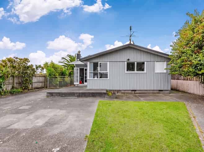 25 Collett Road, Otara