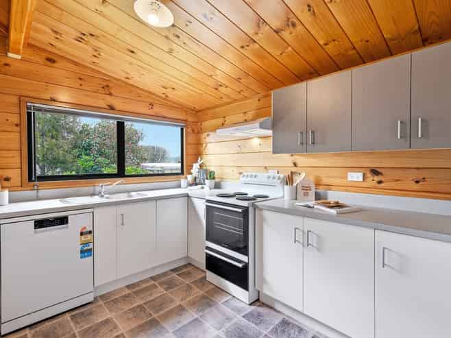 17 Hodgkins Street, Pukehangi