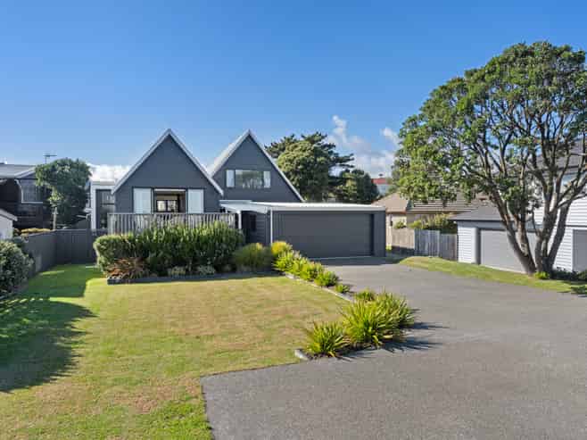 97 Marine Parade, Paraparaumu Beach