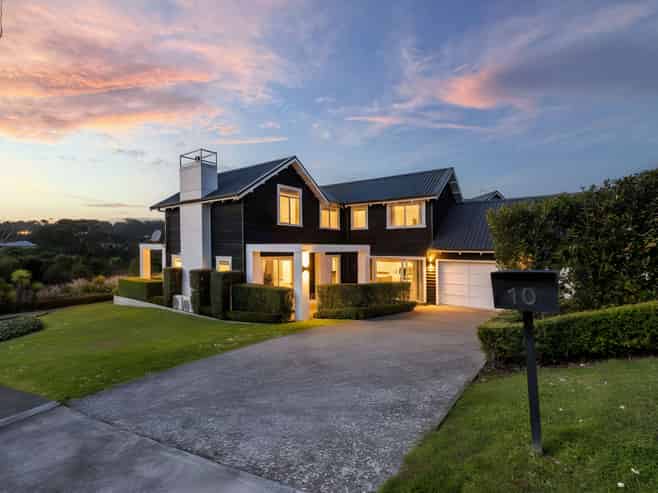 10 Tauwaka Crescent , Riverhead