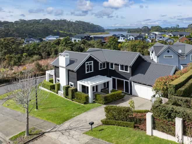 10 Tauwaka Crescent , Riverhead