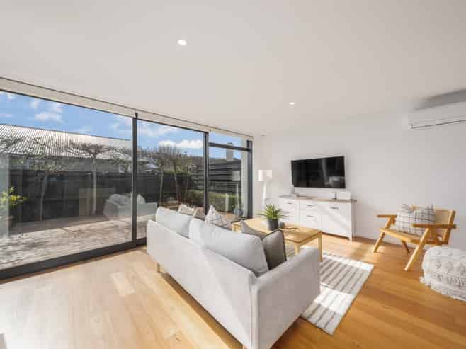 129 Edgeware Road, Saint Albans