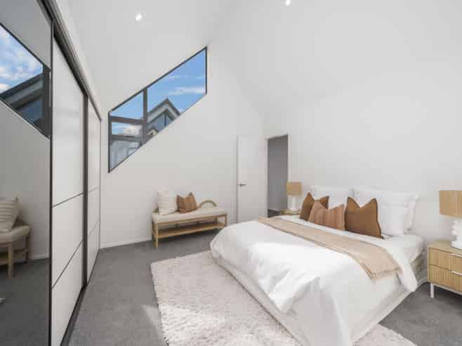 129 Edgeware Road, Saint Albans