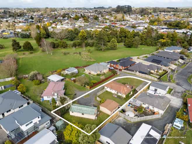 9 and 9A Mabian Crescent, Deanwell