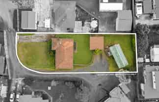 9 and 9A Mabian Crescent, Deanwell