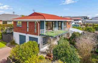 1 Sunrise Lane, Te Atatu South