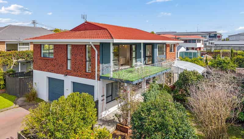 1 Sunrise Lane, Te Atatu South