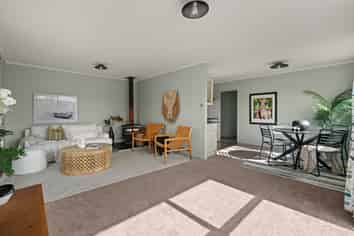 415 Ngatai Road, Bellevue