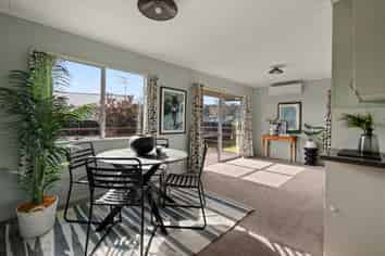 415 Ngatai Road, Bellevue