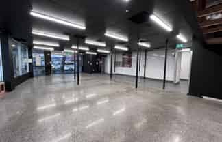 Versatile ground floor office / retail / showroom