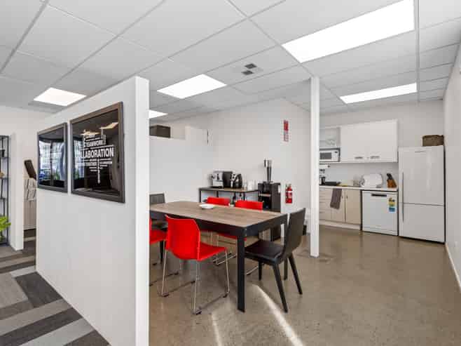 Ground floor office with valuable on-site storage