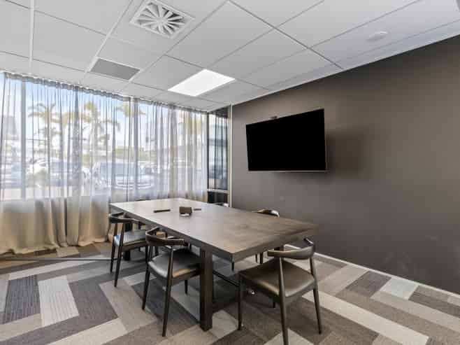Ground floor office with valuable on-site storage