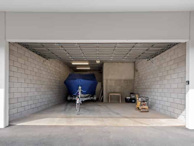Ground floor office with valuable on-site storage