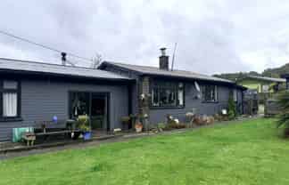  737 Taylorville Road, Taylorville