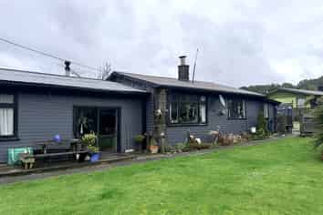  737 Taylorville Road, Taylorville