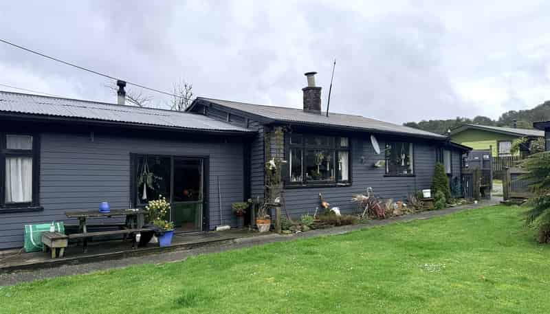  737 Taylorville Road, Taylorville