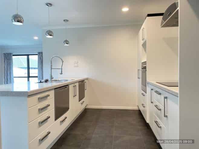 58 Sunstone Crescent, Brown Owl
