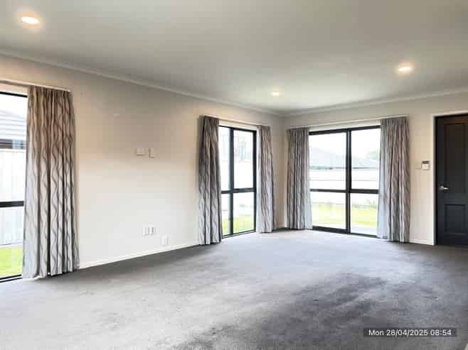 58 Sunstone Crescent, Brown Owl