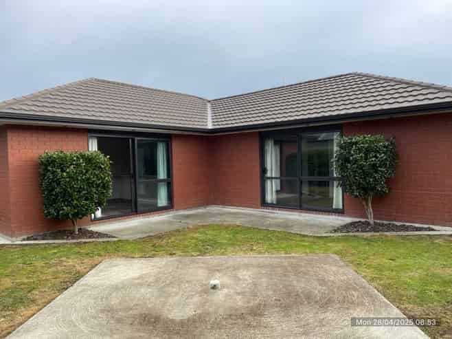 58 Sunstone Crescent, Brown Owl
