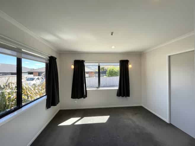 58 Sunstone Crescent, Brown Owl