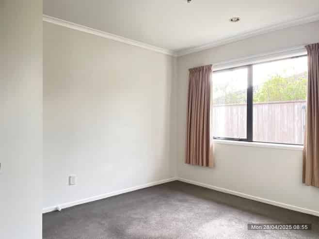 58 Sunstone Crescent, Brown Owl