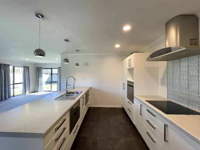 58 Sunstone Crescent, Brown Owl