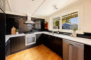537 Lake Station Road, Flemington