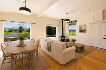 537 Lake Station Road, Flemington