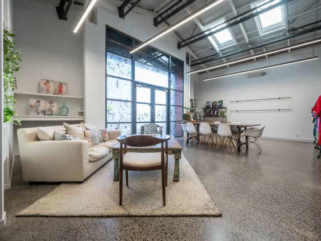 CONTEMPORARY CHARACTER - MOVE IN AND PRESS GO
